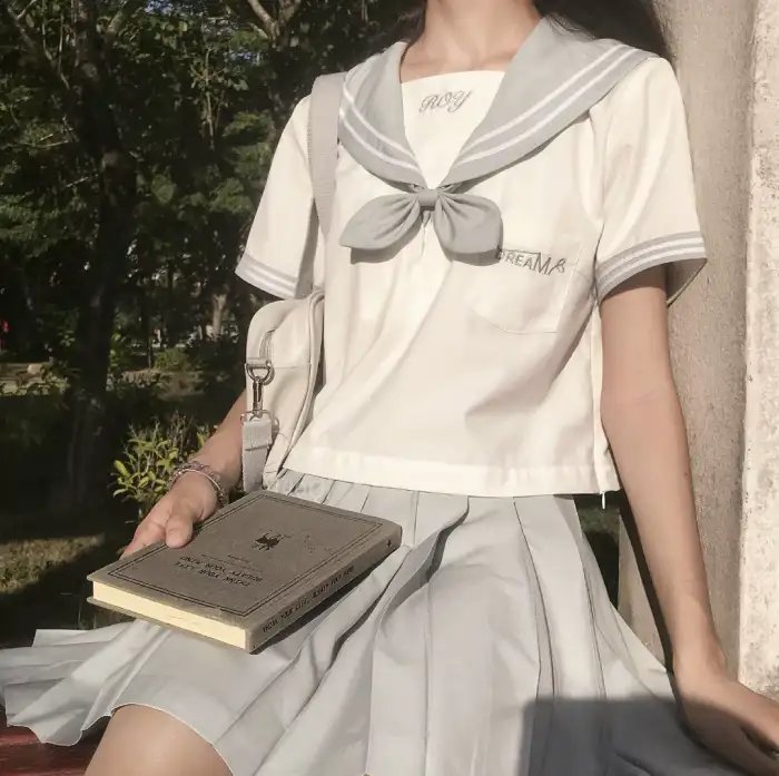 竹马其外，天降其中